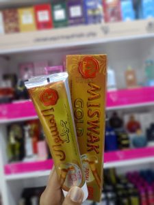 دابور معجون أسنان مسواك جولد المنعش 50 مل + 20 جرام هدية