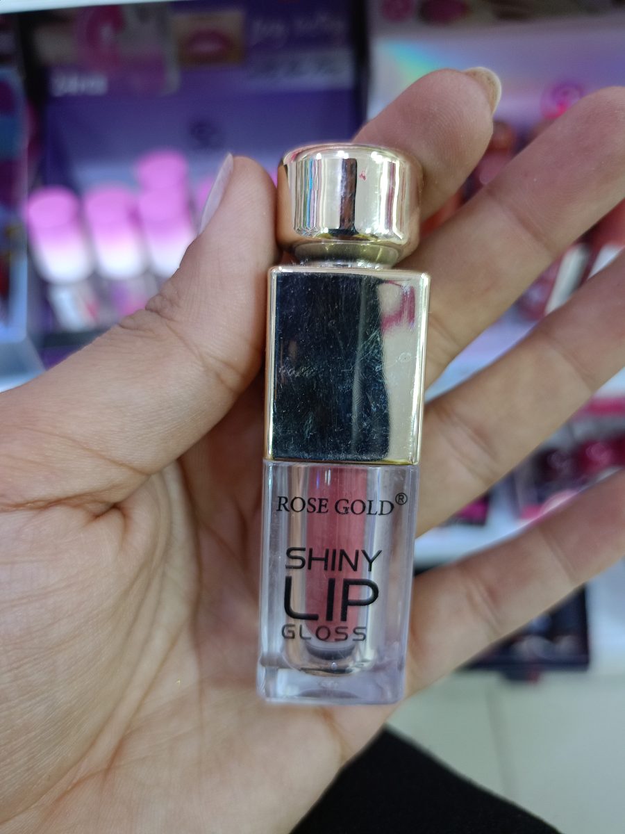 صورة المنتج من المتجر على الطبيعة - Rose Gold Shiny Lip Gloss – ملمع شفاه