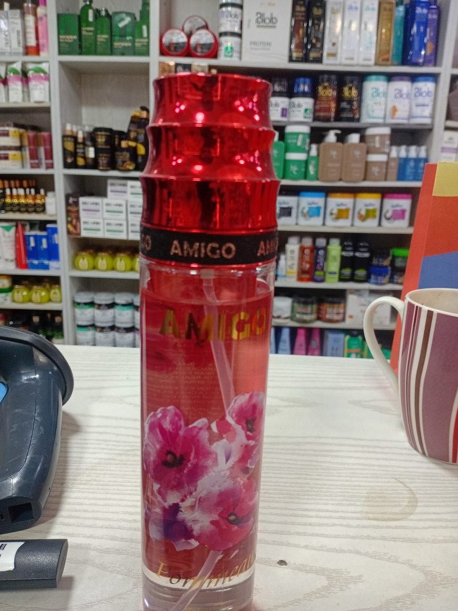 صورة المنتج من المتجر على الطبيعة - أميجو بخاخ معطر للجسم برائحة زهرية منعشة ولمسة أنيقة 250 مل
