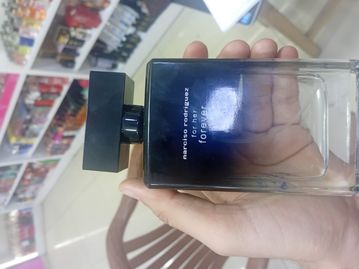 صورة المنتج من المتجر على الطبيعة - عطر أوت ليت بدون علبة _ نارسيسو رودريغيز فور هير فلور مسك_ للنساء