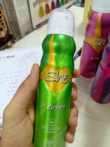 She Ice Sweet بخاخ معطر للجسم للنساء بثبات حتى 24 ساعة - الصورة 2